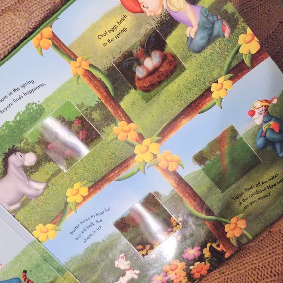 Tigger and Pooh Colors and Shapes Discover Disney kids book holographs like new - Picture 3 of 8